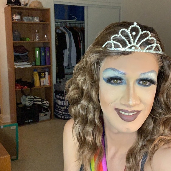 Meet your Posher, Jordan - Picture 2 of 3